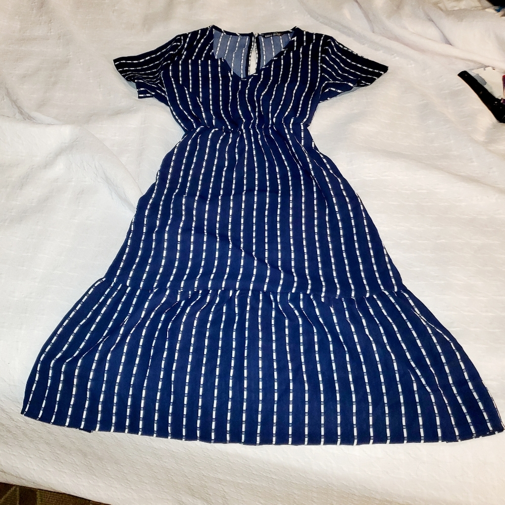 Dress - Picture 2 of 7